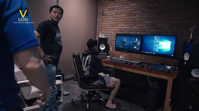 Potret Rumah Al Ghazali Berkonsep Industrial (sumber: YouTube/Verrel Bramasta)