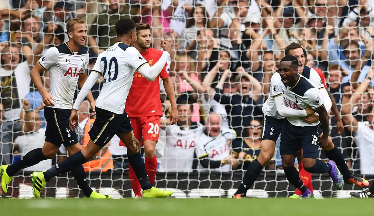 Bek sayap Tottenham, Danny Rose, merayakan gol yang dicetaknya ke gawang Liverpool. Hotspur berhasil akhirnya berhasil menyamakan kedudukan pada menit ke-72. (Reuters/Dylan Martinez)
