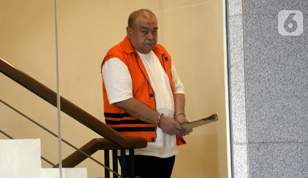Pemilik grup Dempo Muhammad Yamin Kahar tiba untuk pemeriksaan di gedung KPK, Jakarta, Senin (16/3/2020). Yamin diperiksa sebagai tersangka untuk melengkapi berkas kasus suap proyek pembangunan infrastruktur Jembatan Ambayan dan Masjid Agung di Solok Selatan, Sumatera Barat (merdeka.com/Dwi Narwoko)