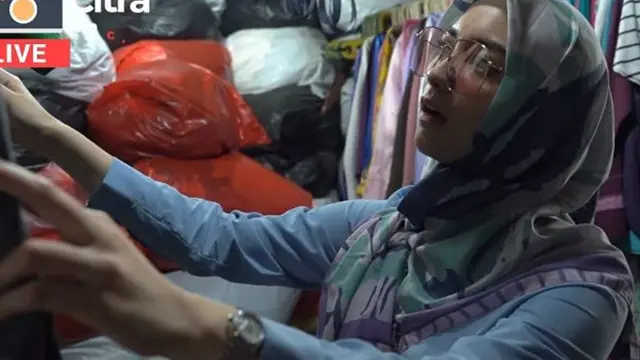 Beli Baju Rp 10 Ribuan, Ini 6 Momen Citra Kirana dan Rezky Aditya Belanja di Pasar