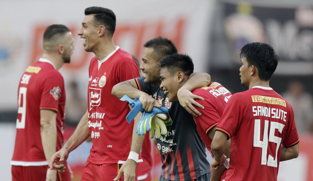 Pemain Persija Jakarta merayakan kemenangan atas Barito Putra pada laga Liga 1 2019 di Stadion Patriot, Bekasi, Senin (23/9/2019). Persija menang 1-0 atas Barito Putra. (Bola.com/M Iqbal Ichsan)