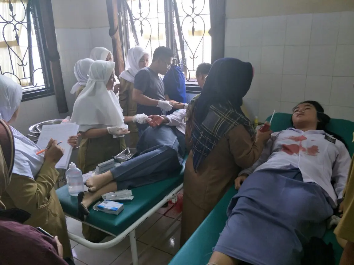 Sejumlah pelajar terluka dalam kejadian gempa di Banten. (Istimewa)
