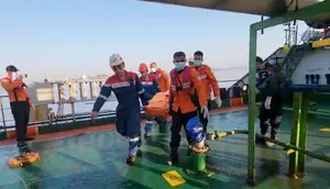 Pertamina Serahkan 16 Korban Kapal Virgo ke Basarnas, 1 Orang Meninggal