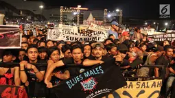 Para slankers memadati area konser perayaan ulang tahun ke-34 Slank di JIExpo Kemayoran, Jakarta Pusat, Selasa (26/12). Konser perayaan ulang tahun ke-34 Slank digelar bersamaan dengan acara BigBang Jakarta 2017. (Liputan6.com/Herman Zakharia)