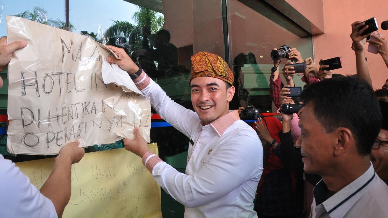 Zumi Zola buka segel Hotel Novita