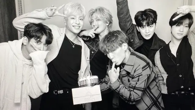 Resmi Tinggalkan YG Entertainment, Ini Potret Kompak Member iKON di Luar Panggung