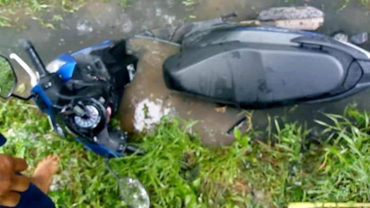 Kurir Kecebur Got saat Antar Paket, Reaksi Pelanggan Banjir Pujian