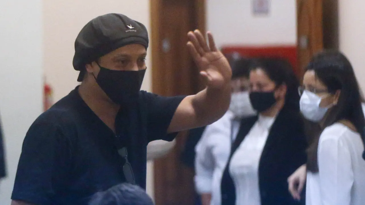 Bebas dari Tahanan Rumah di Paraguay, Ronaldinho Boleh Mudik ke Brasil