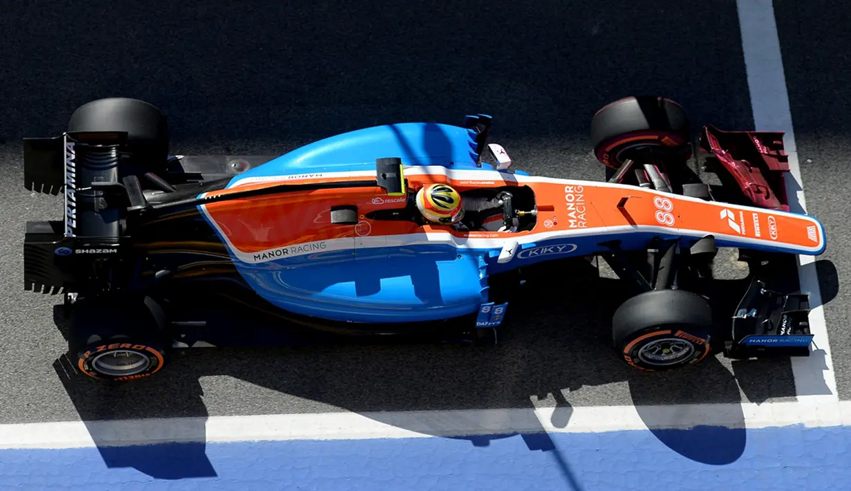 Pebalap Manor Racing asal Indonesia, Ro Haryanto, berada di posisi ke-19 latihan bebas kedua F1 GP Spanyol di Sirkuit Catalunya, Spanyol, Jumat (13/5/2016). (AFP/Josep Lago)