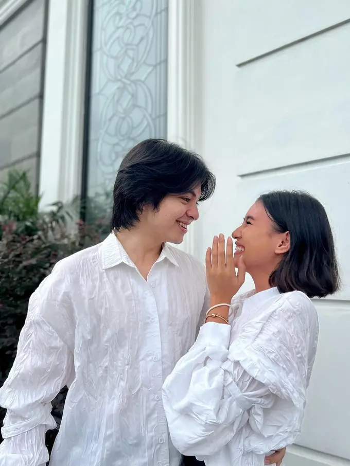 Angga Yunanda dan Shenina Cinnamon rayakan lebaran bareng