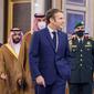 Kunjungan Putra Mahkota Mohammed bin Salman ke Prancis dan menemui Presiden Emmanuel Macron mendapat kecaman. (Dok: Kerajaan Saudi)