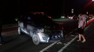 Kecelakaan beruntun di putaran Adipura Tol Jagorawi, Kota Bogor menyebabkan tiga unit mobil ringsek di bagian depan dan belakang. (Istimewa)