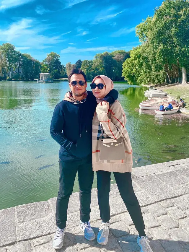 Tampil Stylish, Ini 7 Momen Liburan Keluarga Dian Pelangi Ke Prancis