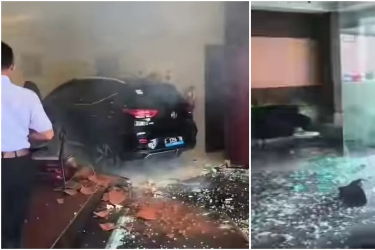 Sebuah mobil listrik lepas kendali hingga menerabas masuk ke dalam hotel
