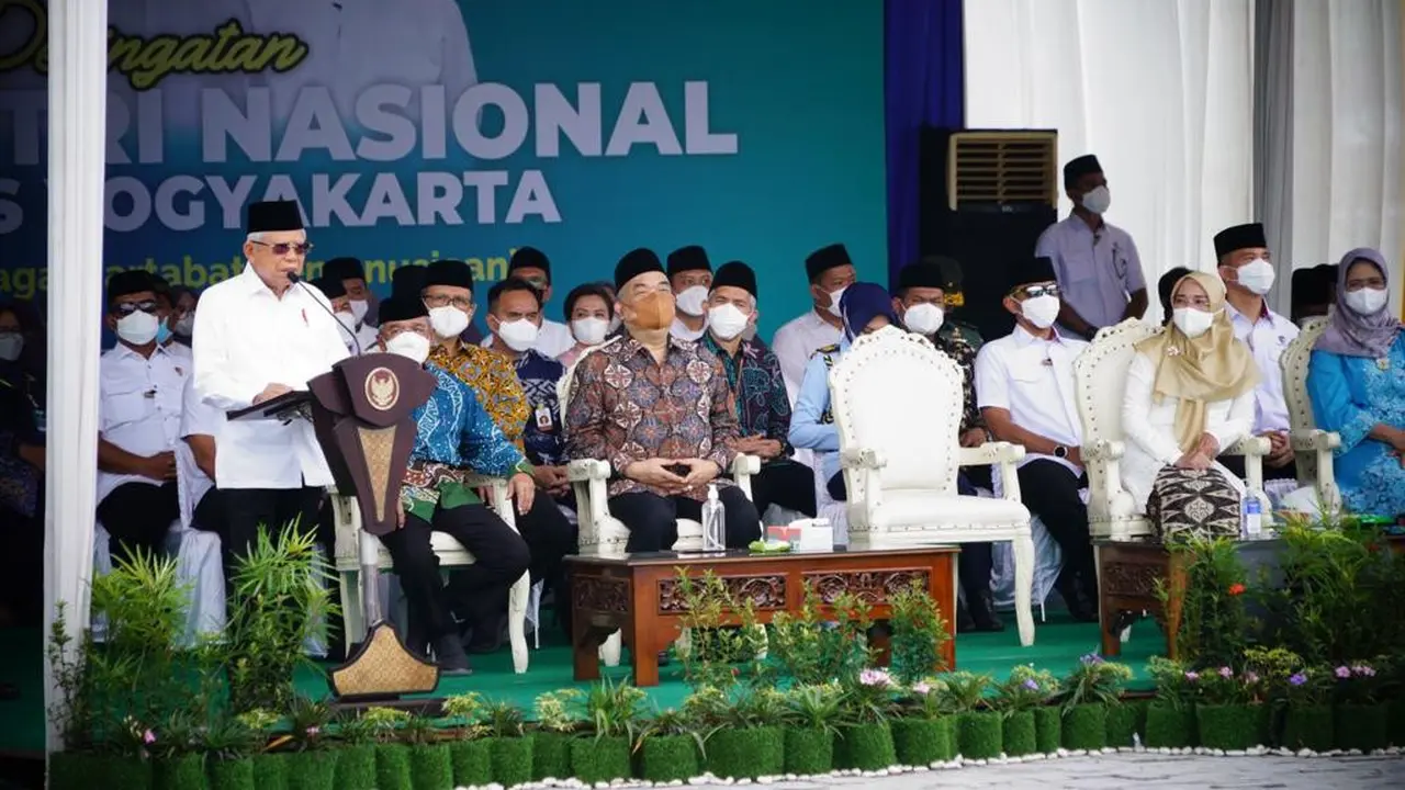 Wapres Ma’ruf Amin saat menghadiri Peringatan Hari Santri Nasional 2022 di Pesantren Muhammadiyah Boarding School (MBS) Prambanan, DIY, Senin (24/10/2022).