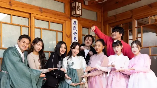 Potret Gemas Influencer Sunny Dahye Kenakan Hanbok saat Gender Reveal Anak Pertama. [@sunnydahye]