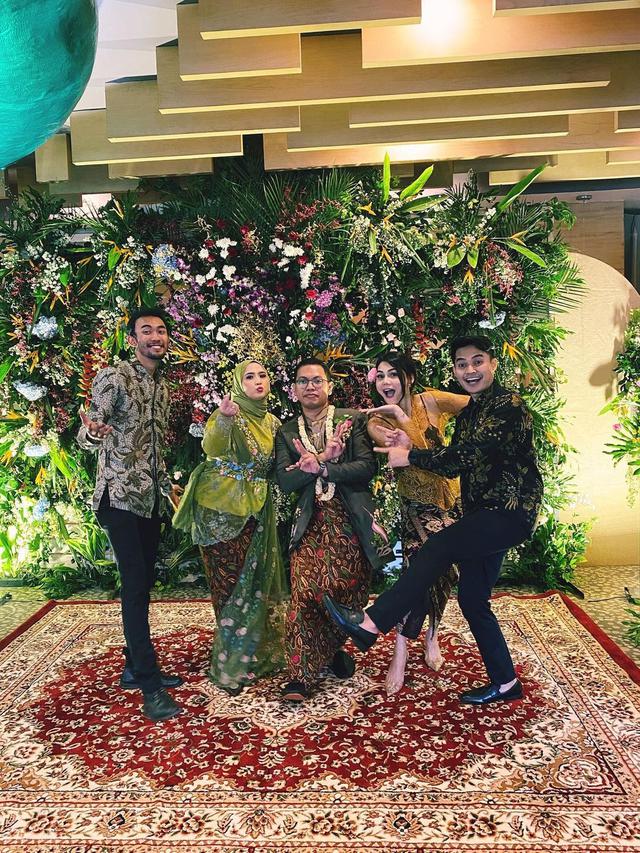 Diduga Balikan, Ini 7 Potret DJ Katty Butterfly dan Aiman Ricky Saat Kondangan