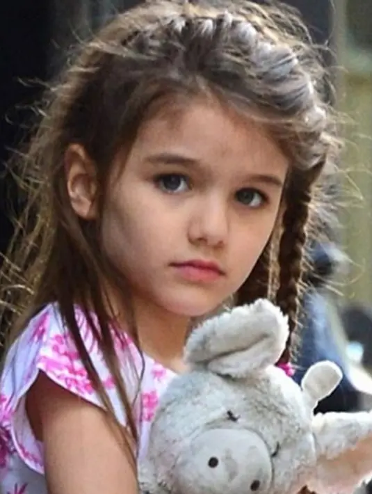 Suri Cruise diibaratkan layaknya sang putri dongeng yang ada didunia nyata.  (via instagram@cruisesuri/Bintang.com)