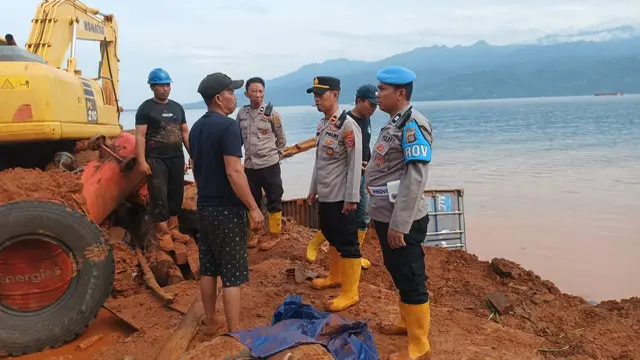 Aktivitas tambang ilegal di Kolaka telah memakan korban nyawa, ketika salah seorang pekerja tewas akibat tertimbun longsor. Kejadian itu dibenarkan Kapolsek Wolo.