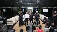 Direktur Jenderal Bea Cukai, Heru Pambudi didampingi jajarannya memberikan penjelasan terkait dengan pemberitaan yang beredar bahwa KPK yang melakukan penggeledahan Kantor Pusat Bea Cukai, Jakarta, Senin (6/3). (Liputan6.com/Faizal Fanani)