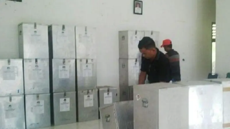 20151205-Logistik Pilkada-Kabupaten Majene-Sulbar