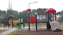 Taman bermain anak di Lapangan Banteng, Jakarta, Selasa (3/7). Lapangan Banteng kini dilengkapi dengan lapangan bola, jogging track, lapangan voli, lapangan basket, dan juga lahan yang dipakai bermain badminton. (Liputan6.com/Immanuel Antonius)