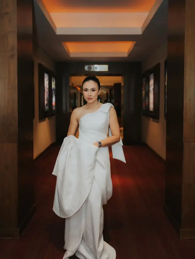 Inspirasi Prom & Gala Look yang Timeless ala Wulan Guritno (Instagram/@wulanguritno)