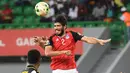 Bek Mesir, Ali Gabr (kanan) menjadi salah satu pemain yang masuk dalam daftar timnas Mesir untuk Piala Duania 2018. Ali Gabr dipinjamkan klub Mesir, Zamalek ke West Bromwich Albion pada 2018. (AFP/Justin Tallis)