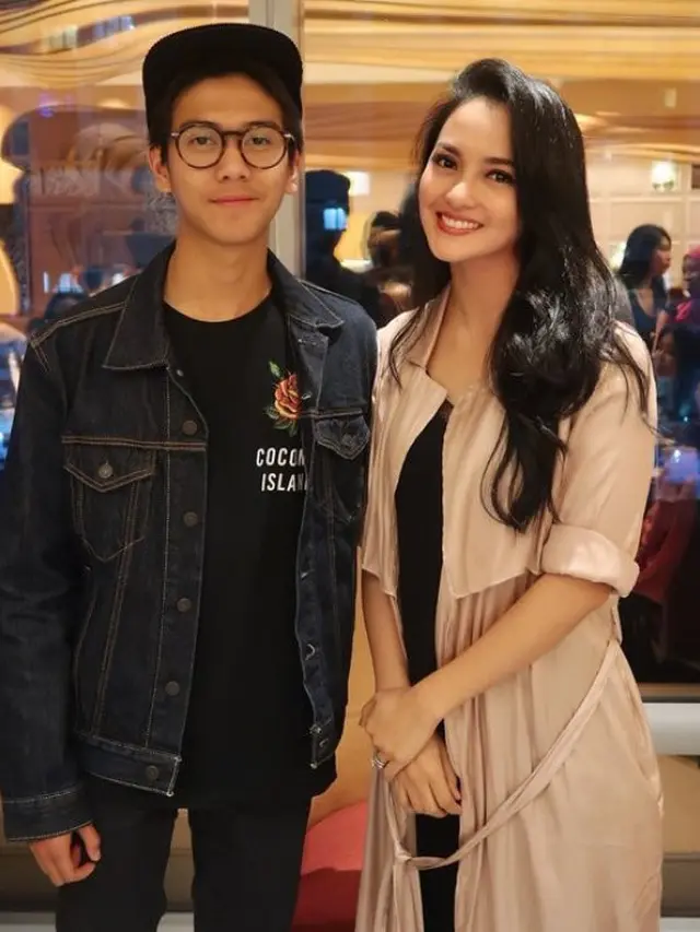 Ririn amat bahagia saat bertemu idolanya. © Instagram.com/ririnekawati