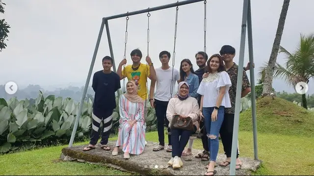 6 Momen Kedekatan Laura Jackson dengan Keluarga Sang Kekasih, Sudah Akrab
