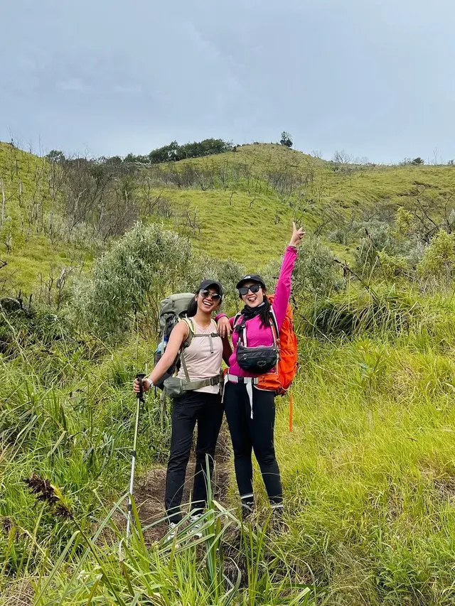 6 Momen Febby Rastanty Mendaki Gunung Merbabu, Penuh Perjuangan