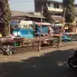 Bahu jalan pasar Ciawitali disesaki PKL (Liputan6.com/Jayadi Supriadin)