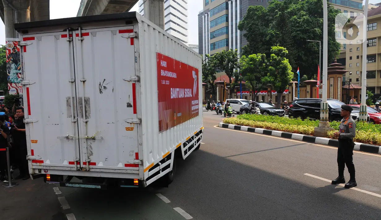 Dalam pelepasan hari ini, Kapolri didampingi oleh Wakapolri Komjen Gatot Eddy Pramono, Kabaharkam Komjen M Fadil Imran, Kadiv Propam Polri Irjen Syahardiantono, Aslog Kapolri Irjen Argo Yuwono. (merdeka.com/Imam Buhori)