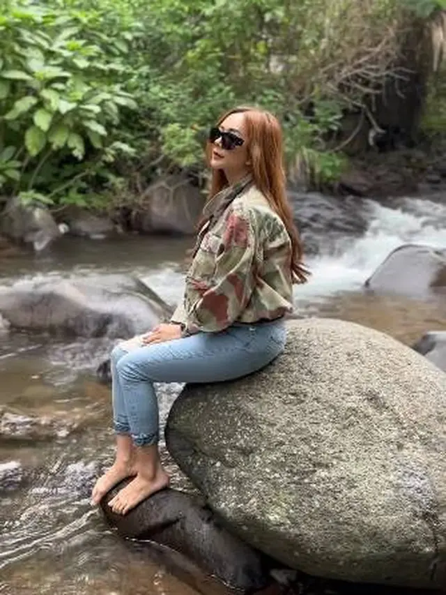 7 Potret Seru Aura Kasih Piknik Bareng Arabella ke Gunung Puntang