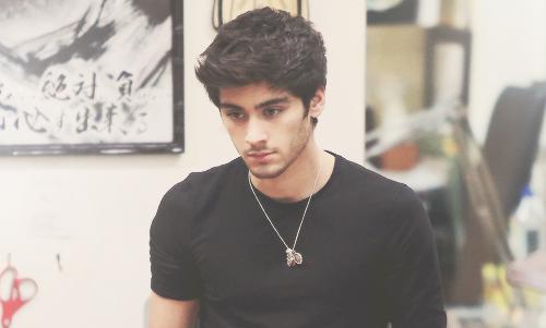 Belajar Dari K Pop Zayn Malik Sebenarnya Bisa Solo Karier Tanpa Keluar Dari 1d News Entertainment Fimela Com