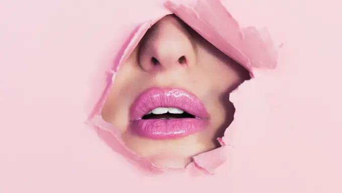 Trends: Lip Glossy untuk Tampilan Bibir Sebening Kaca