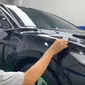 Pengaplikasian teknik coating pada bodi mobil untuk memberi perlindungan pada warna cat. (ist)