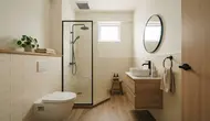 7 Desain Kamar Mandi 1x3 Minimalis yang Estetik dan Fungsional, Lengkap Estimasi Biaya dan Tips