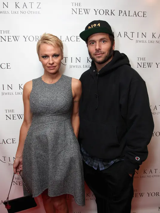 Pamela Anderson menikah pada 2007-2008 dan kembali menikah dengan mantan suaminya, Rick Salomon pada 2014 dan minta cerai di tahun yang sama. Pada bulan Februari 2015 ia mengajukan gugatan cerai untuk ketiga kalinya. (AFP/Bintang.com)