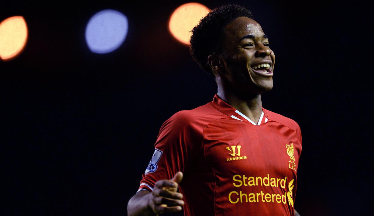 Pada musim 2015/16, Raheem Sterling direkrut Manchetser City dari Liverpool dengan nilai £57,33 juta. Ia pernah bergabung ke akademi Queens Park Rangers sebelum akhirnya pindah ke akademi Liverpool pada era Rafael Benitez pada 2010 silam. (AFP/Paul Ellis)