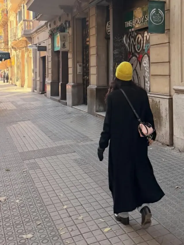 Shin Min-a saat Honeymoon bersama Kim Woo Bin. [@illusomina]