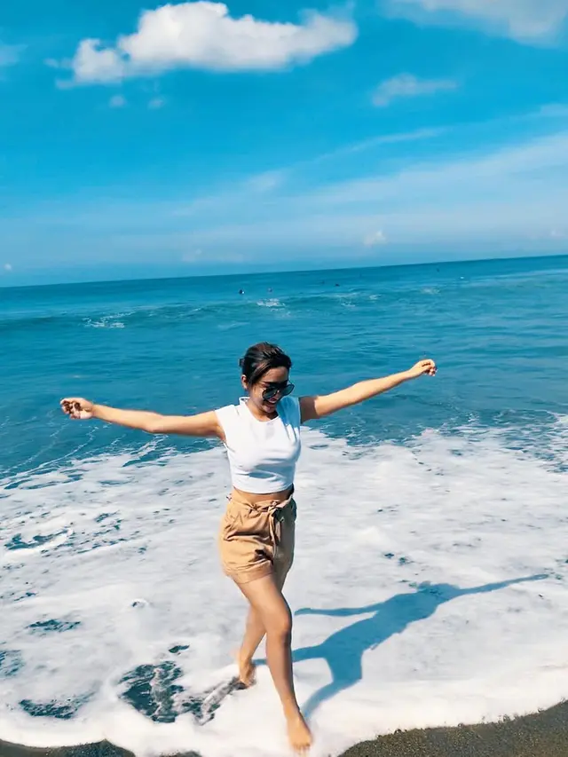 Artis Cantik Ini Punya Postur Tubuh yang Super Sexy