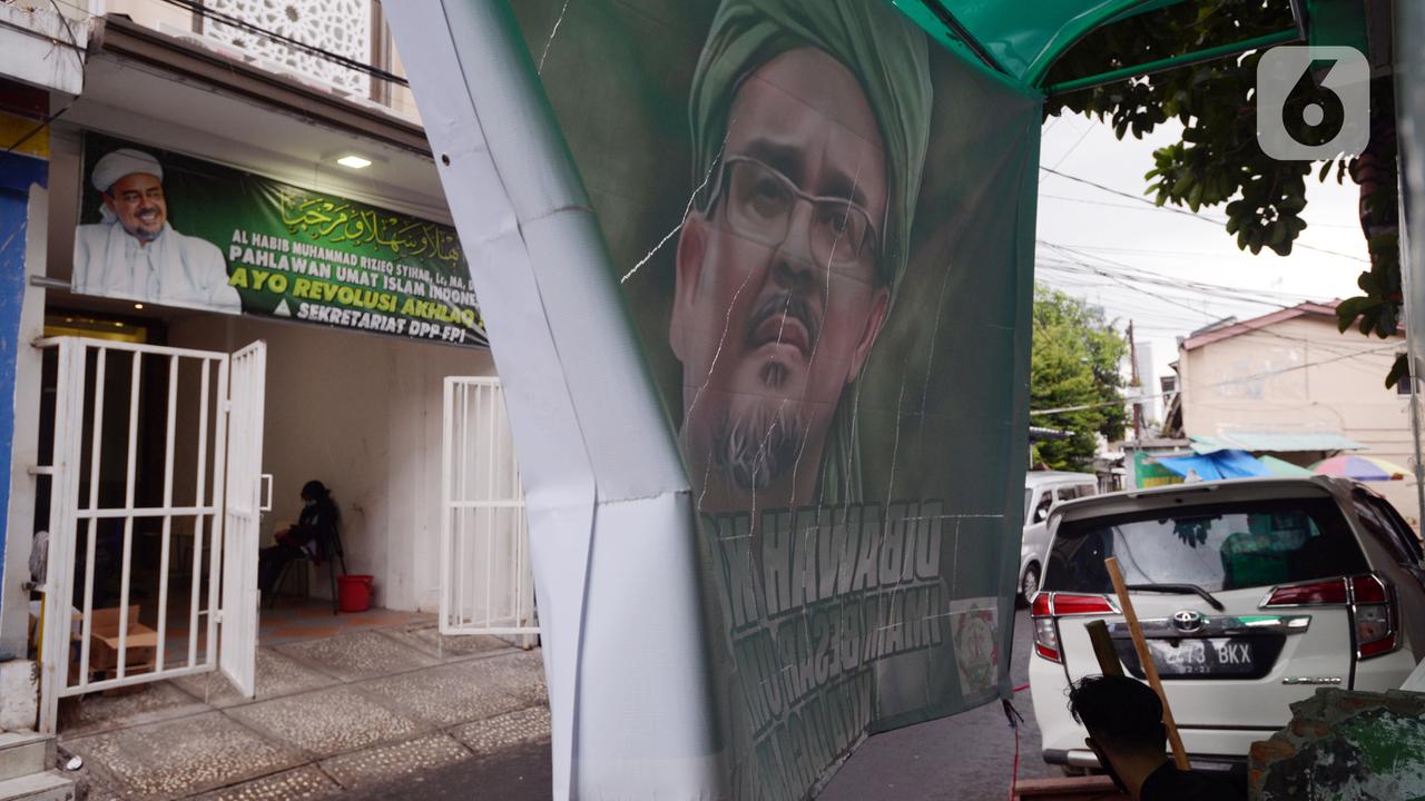 FOTO: Suasana Sekitar Markas FPI Pasca Dibubarkan Pemerintah