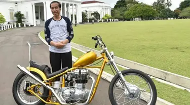 Kabar Presiden Jokowi membeli motor yang sempat viral di media sosial terbukti kebenarannya. Motor Chopper pesanan Jokowi tiba di Istana Bogor, Sabtu (20/1). (Instagram/sekretariat.kabinet)