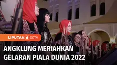 Indonesia boleh saja tidak lolos ke panggung sepakbola paling bergengsi, tapi ini bukan berarti kita tidak bisa berkontribusi meramaikan gelaran Piala Dunia Qatar 2022. Seperti penampilan musik angklung di Doha, Qatar yang ternyata disukai para supor...