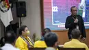 Ketua Komisi Pemilihan Umum (KPU) Hasyim Asy'ari (kanan) memberi sambutan saat Pendaftaran Partai Politik Calon Peserta Pemilu tahun 2024 di Gedung KPU, Jakarta, Rabu (10/8/2022). Diketahui, Golkar mendaftarkan diri bersama dengan parpol lainnya di Koalisi Indonesia Bersatu yakni PAN dan PPP. (Liputan6.com/Faizal Fanani)