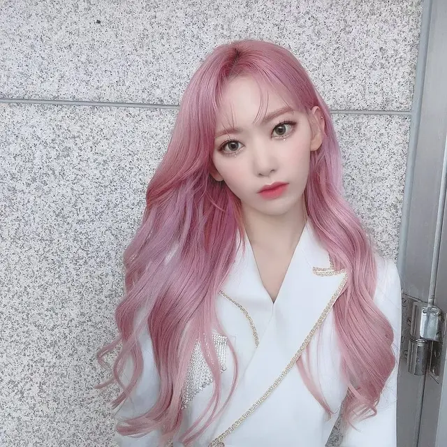 Bakal Jadi 'Adik' BTS di Big Hit Entertainment, Ini 6 Pesona Sakura IZ*ONE