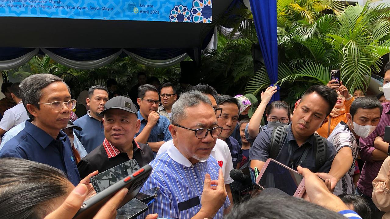 Menteri Perdagangan (Mendag) Zulkifli Hasan menghimbau agar pedagang yang menjual bahan pokok tidak menimbun barang dagangannya saat ramadhan dan menuju lebaran.