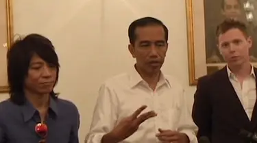 Arkana dan Slank mendatangi gedung Balai Kota Jakarta. Jauh-jauh datang dari Inggris untuk mengucapkan selamat atas terpilihnya Jokowi sebagai Presiden.