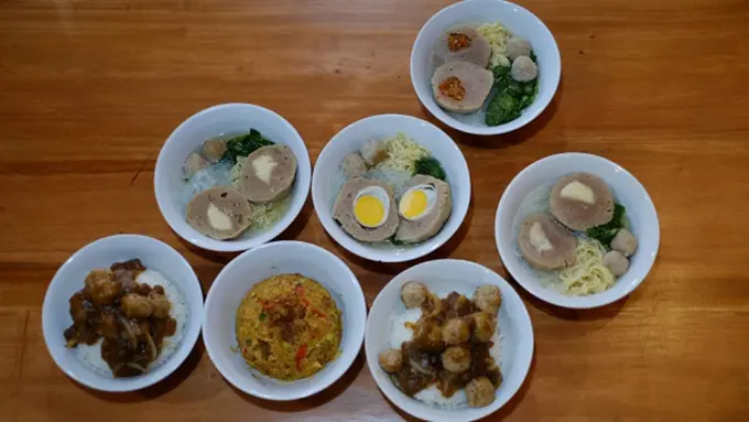 [Bintang] Santap Bakso dengan Cara yang Beda di Restoran Ini